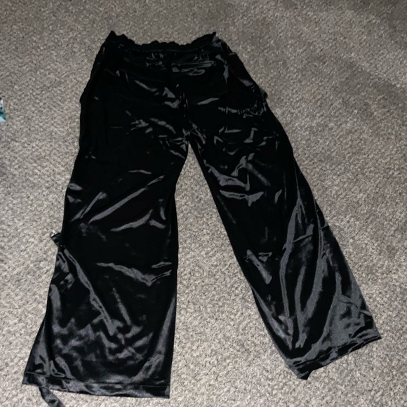 Never regular cargo pants - Picture 2 of 3